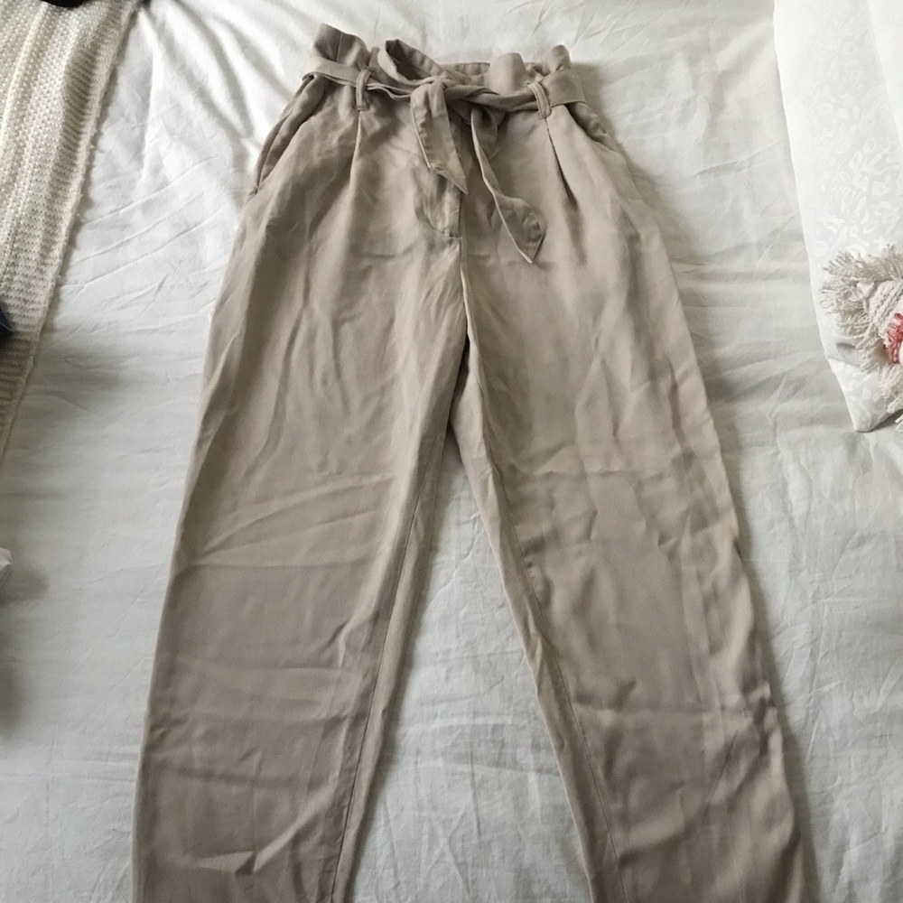 Paper bag pull-on khaki pants from H&M